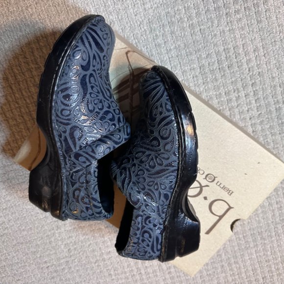 BOC Navy Blue Tooled Leather Clogs - Picture 4 of 6